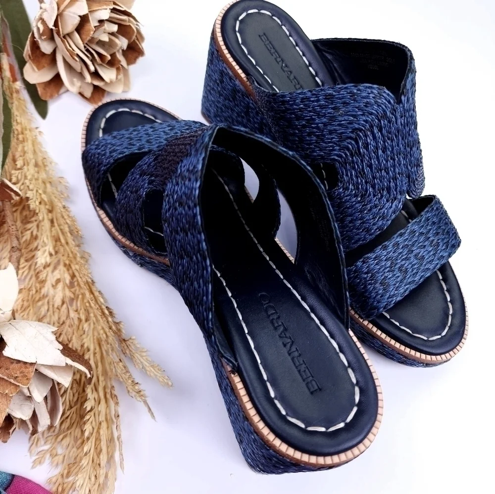 Bernardo Luxury Brand Blue Platform Wedge Sz 7m